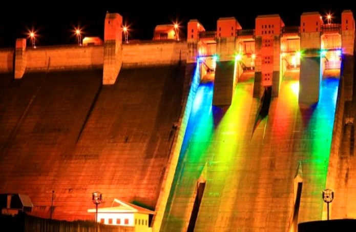 浅瀬石川ダム　ライトアップ